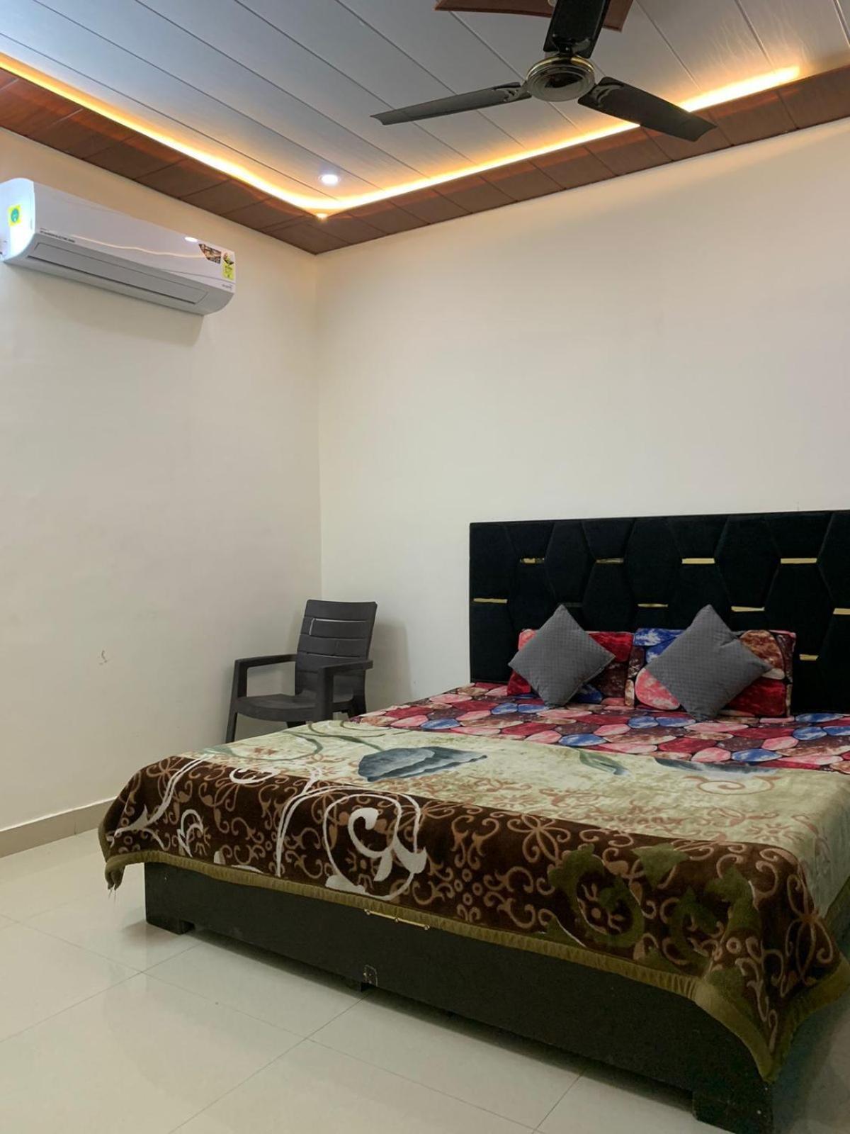 Hotel Indira Palace Vrindāvan 外观 照片