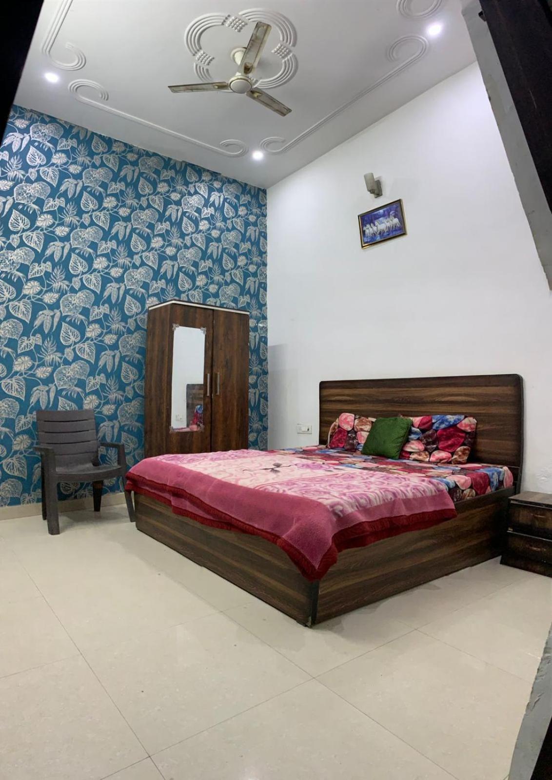 Hotel Indira Palace Vrindāvan 外观 照片