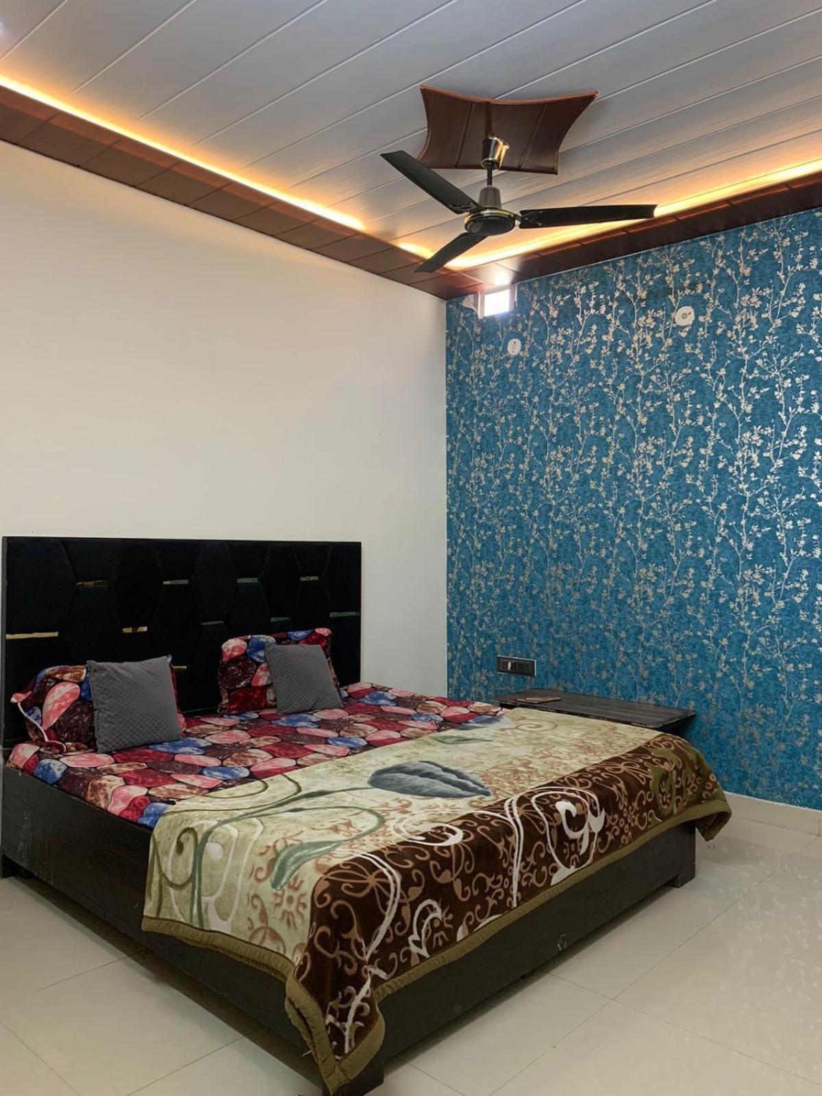 Hotel Indira Palace Vrindāvan 外观 照片