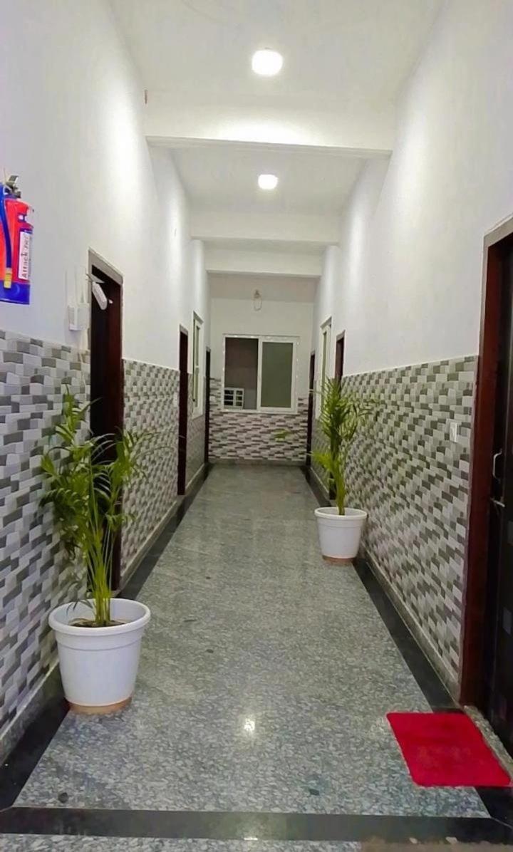 Hotel Indira Palace Vrindāvan 外观 照片