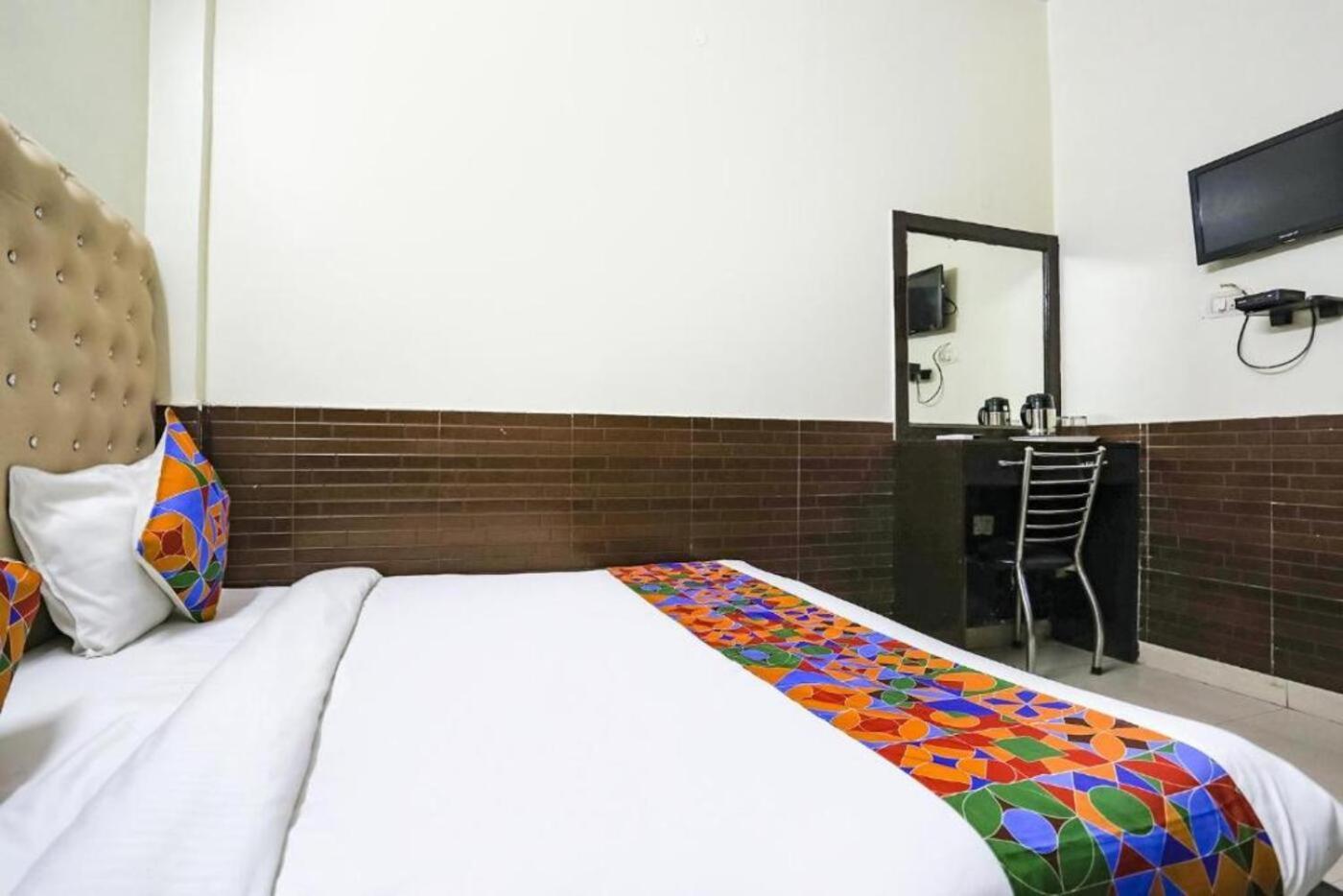 Hotel Indira Palace Vrindāvan 外观 照片
