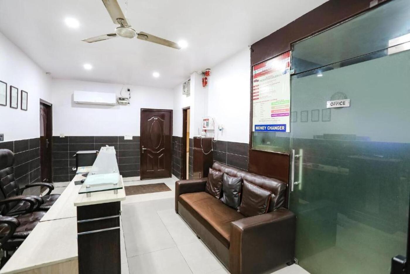 Hotel Indira Palace Vrindāvan 外观 照片